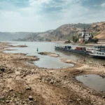02-extreme-low-water-level-of-the-rhine-river-in-germany-dry-riverbed-stones